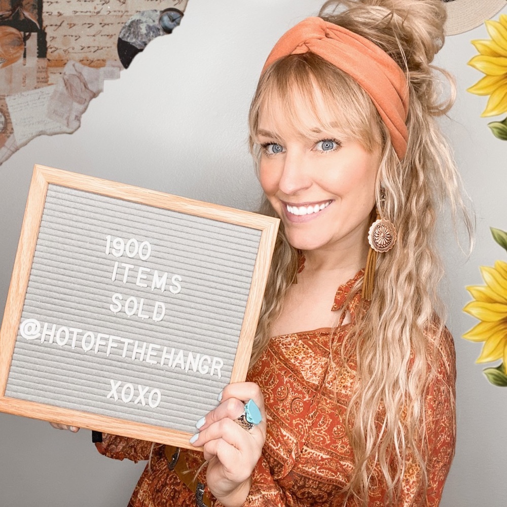 Meet your Seller 🌻 - Picture 3 of 14